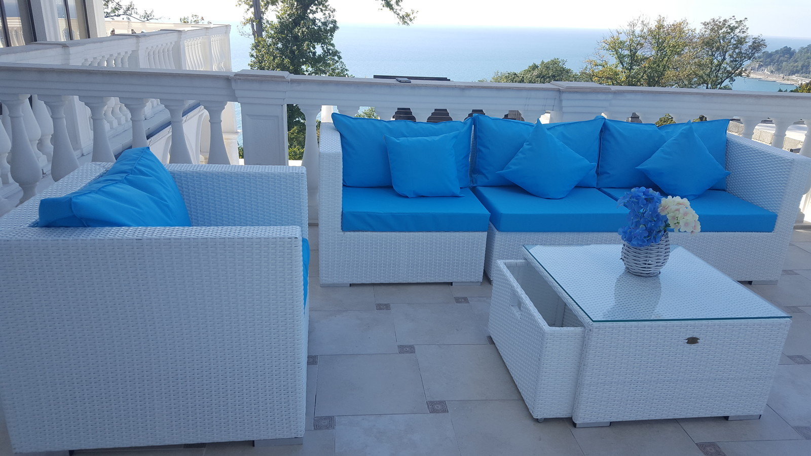 Обложка проекта: Комплект модульной мебели из искусственного ротанга для террасы