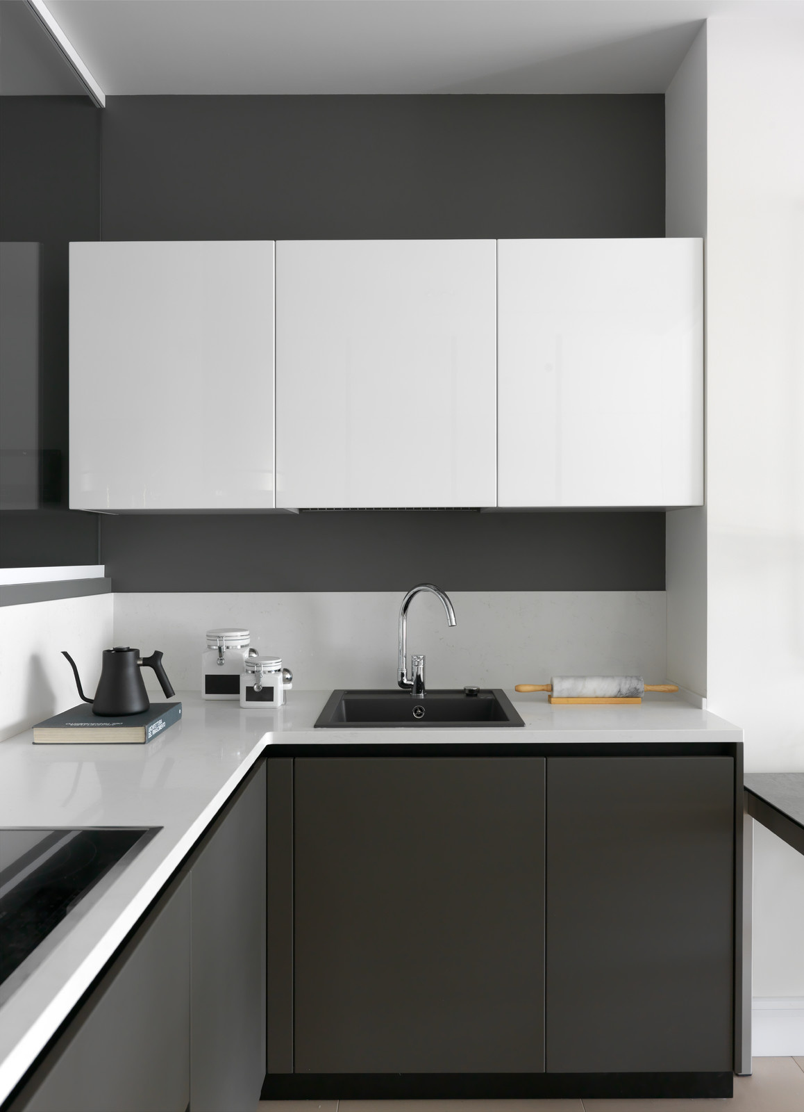 Студия для молодой девушки