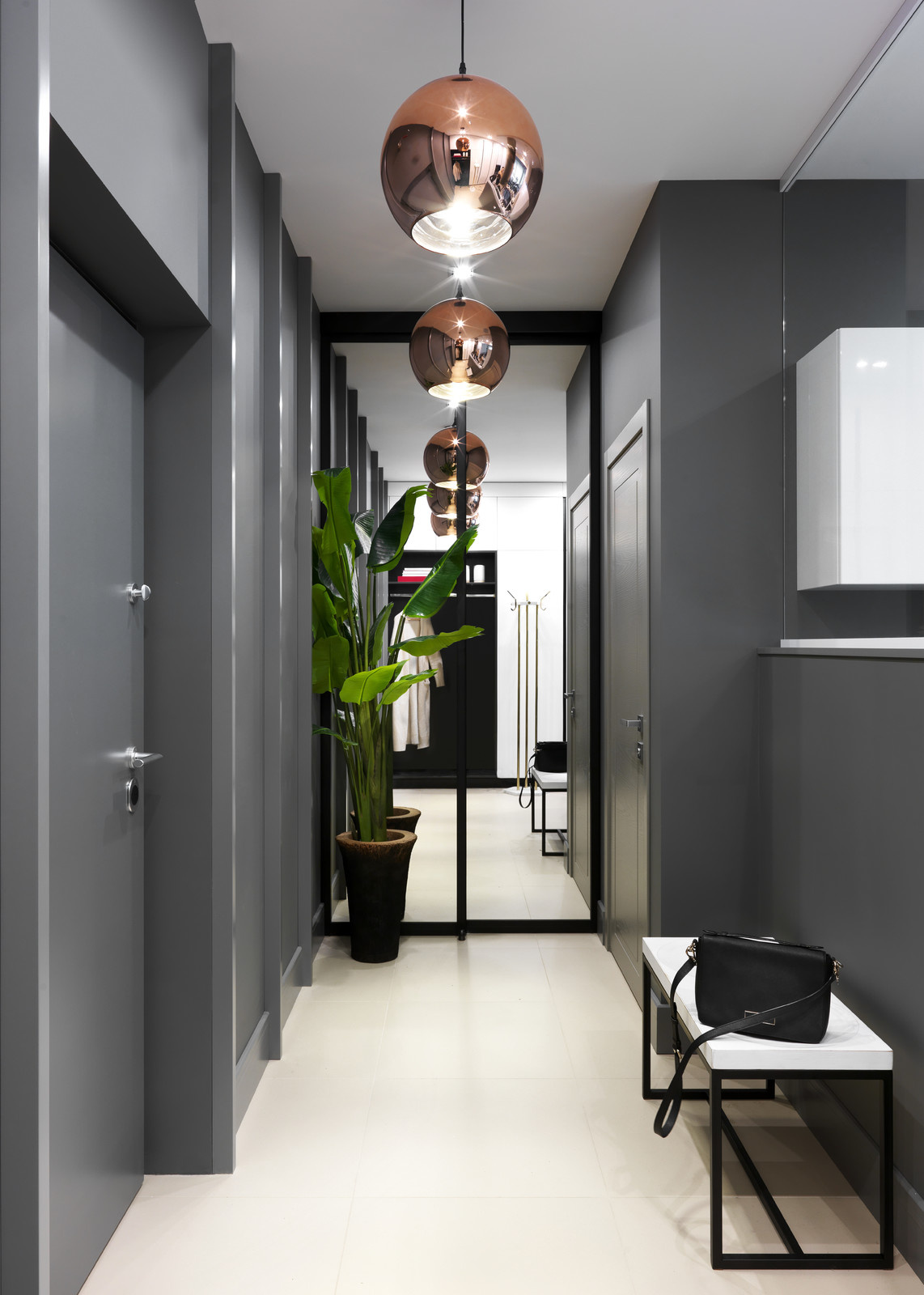 Студия для молодой девушки