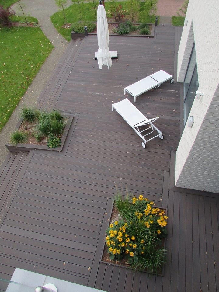 Маленький сад с большой поляной для игр