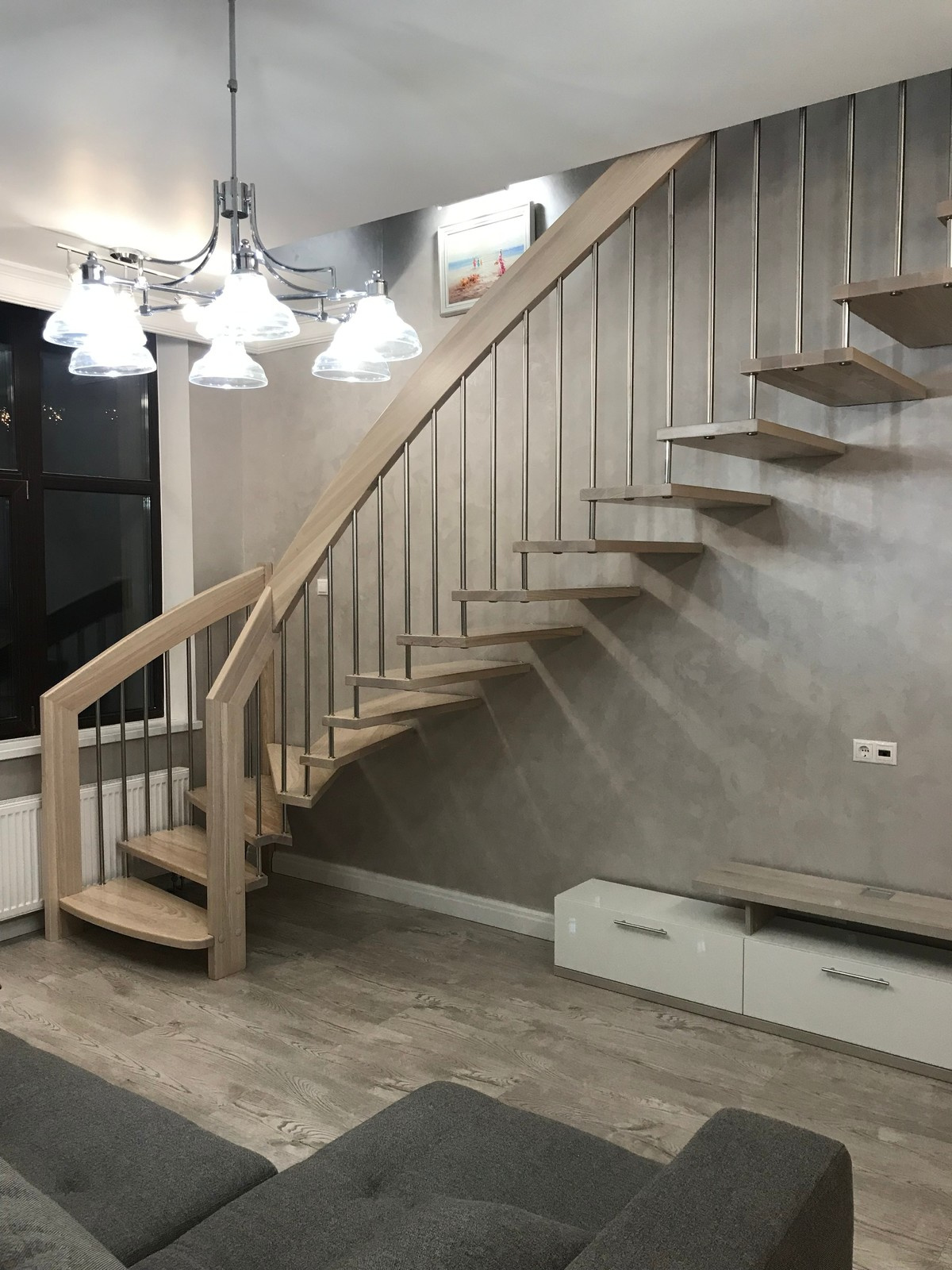 Обложка проекта: Лестница в двухуровневой квартире