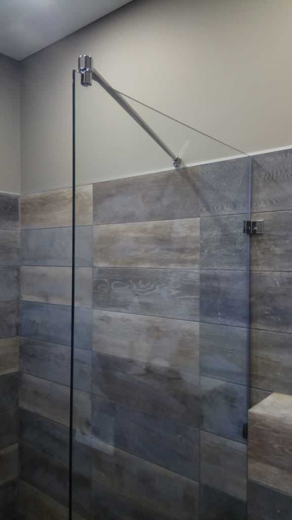 Обложка проекта: Стационарные перегородки в душ