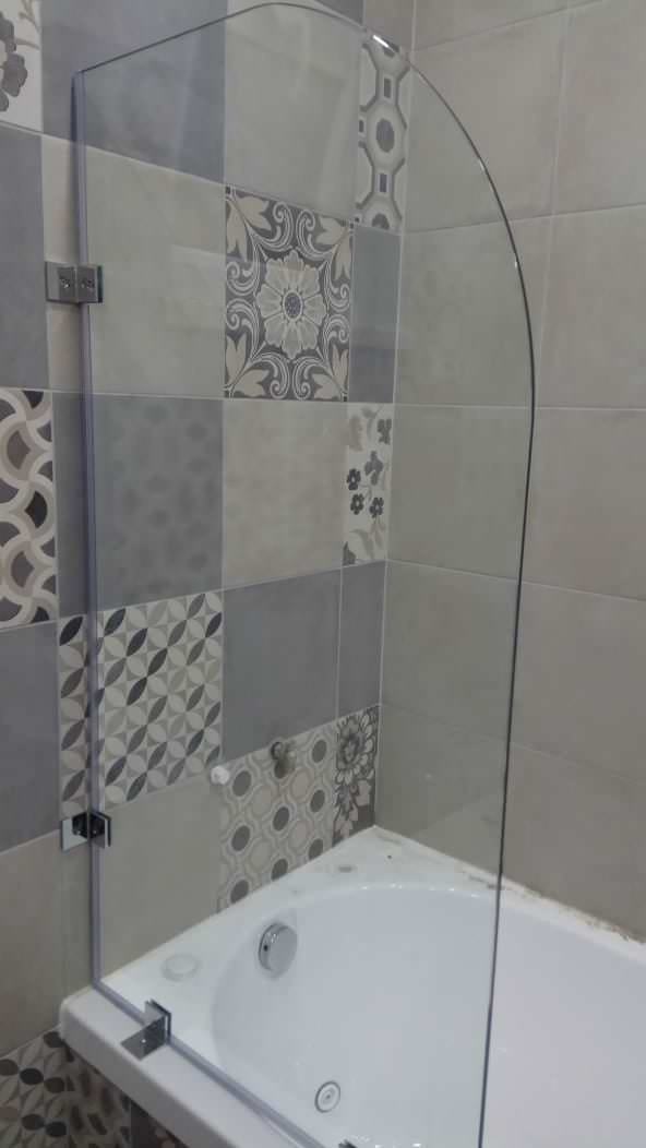 Обложка проекта: Стеклянные шторка на ванну