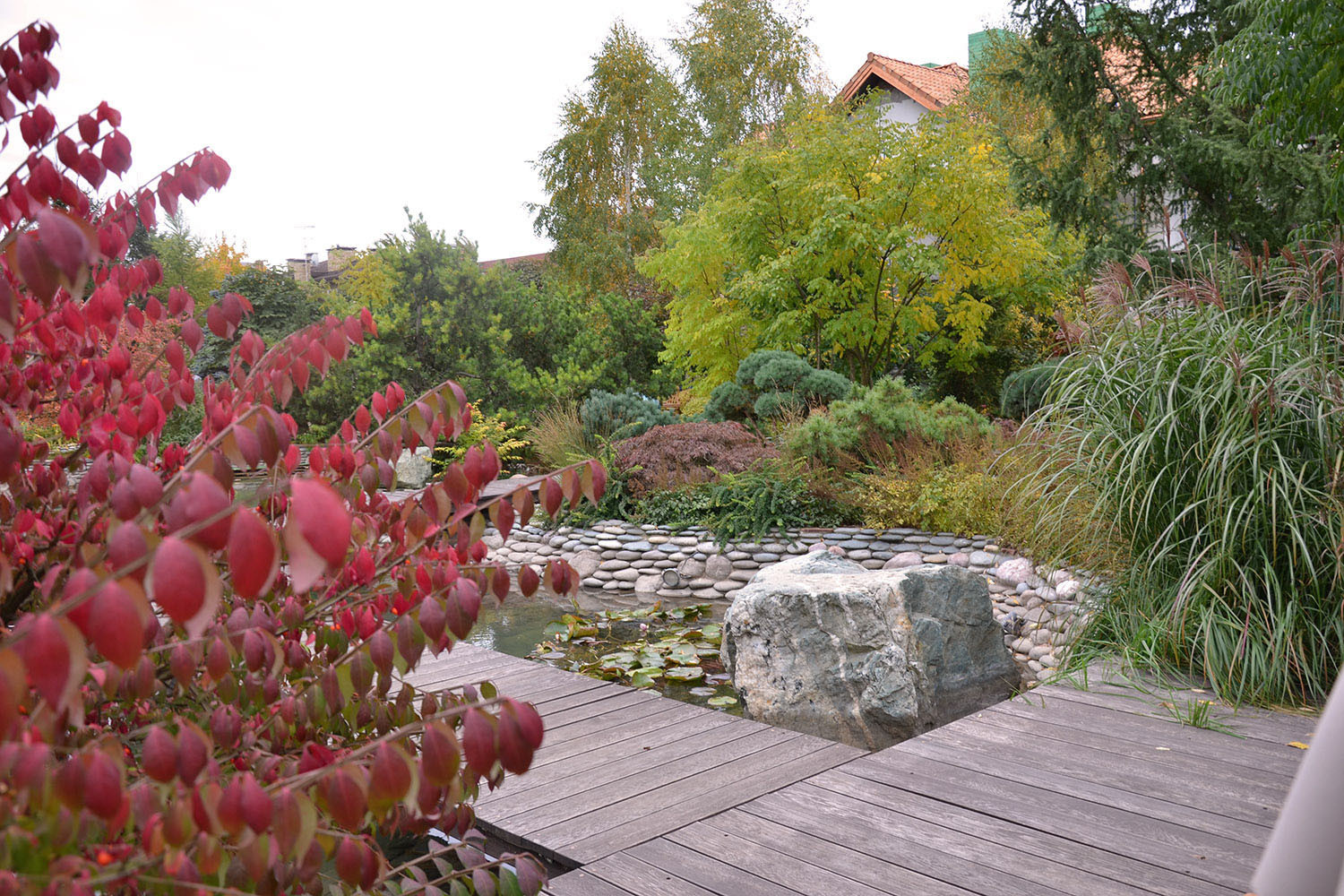 Ландшафтный сад с прудом в КП "Европа"