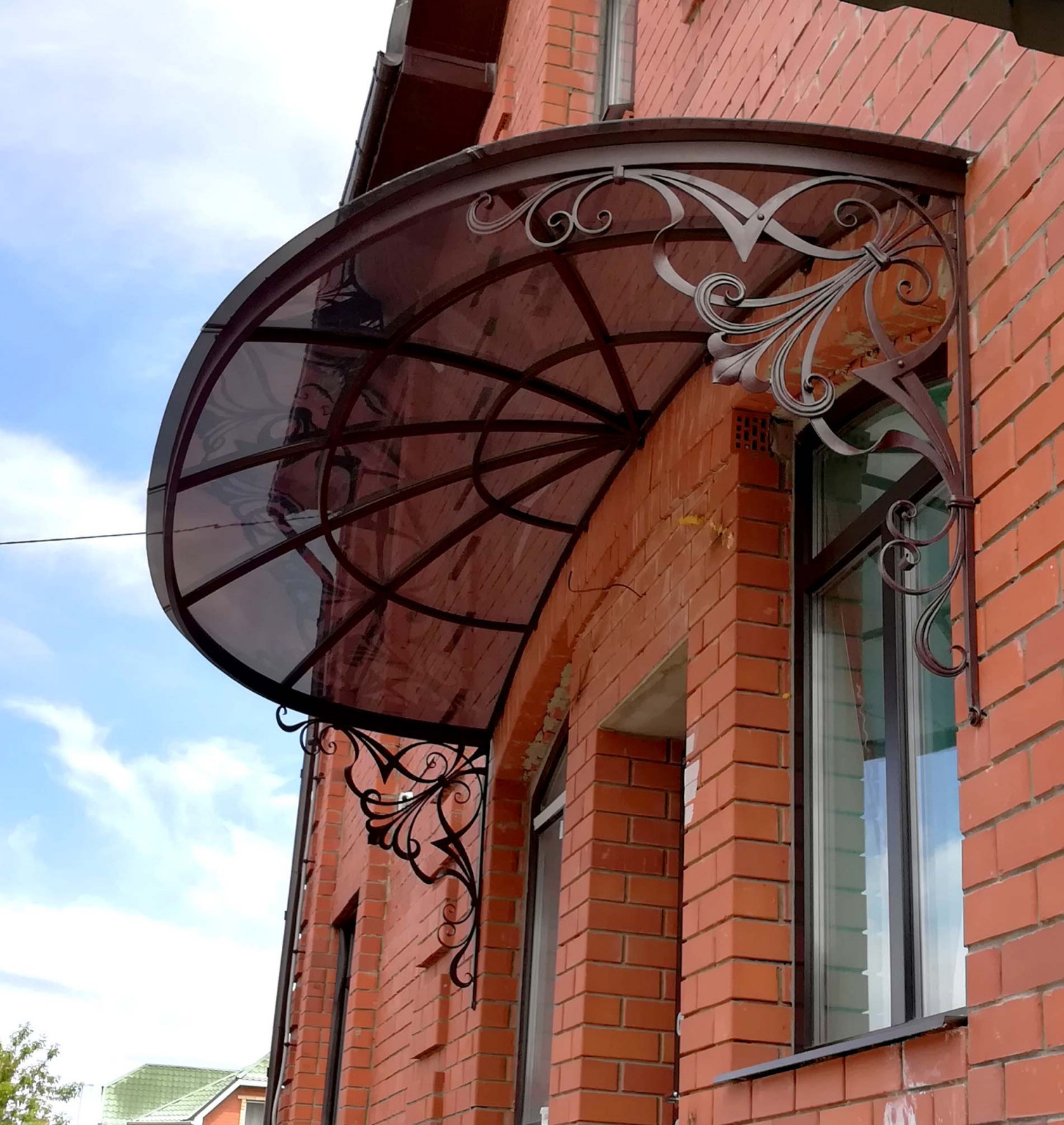 Навес кованый с монолитным поликарбонатом