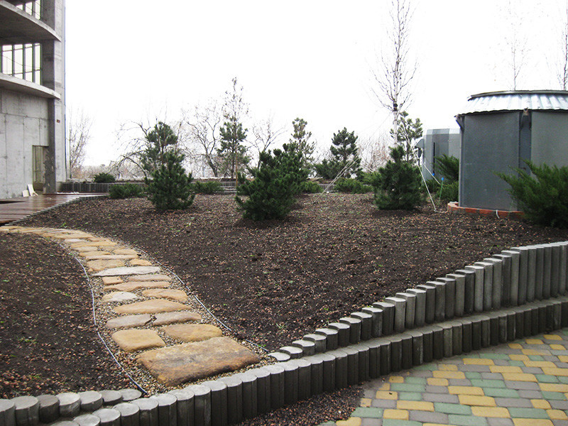 Парк на стилобате бизнес-центра