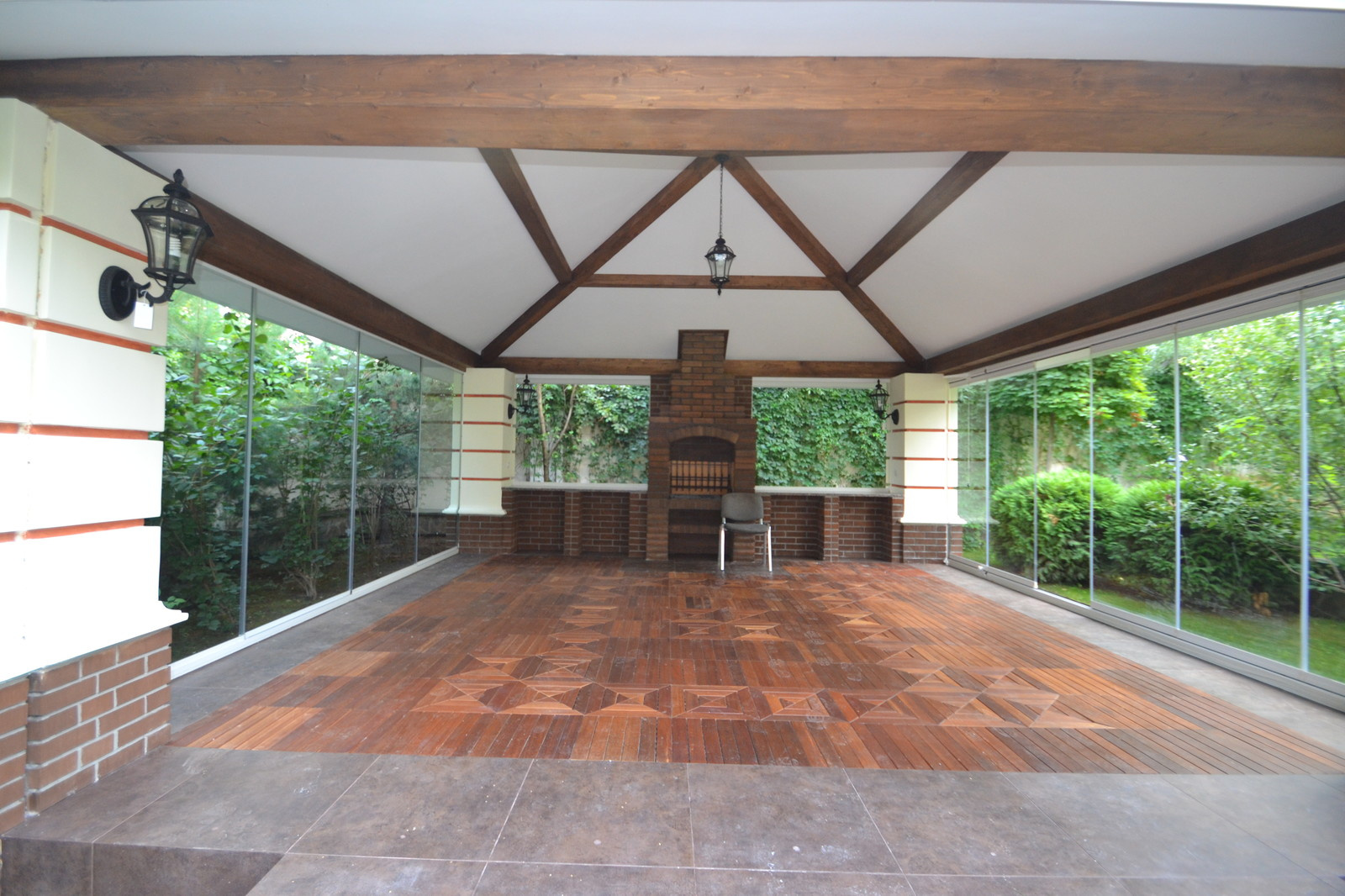 Беседка на приусадебном участке дома. 50 кв.м. Рублевское шоссе.