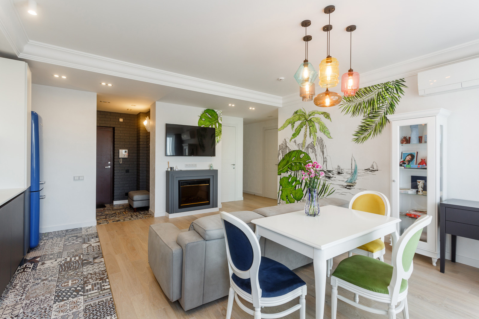 Яркая евротрешка