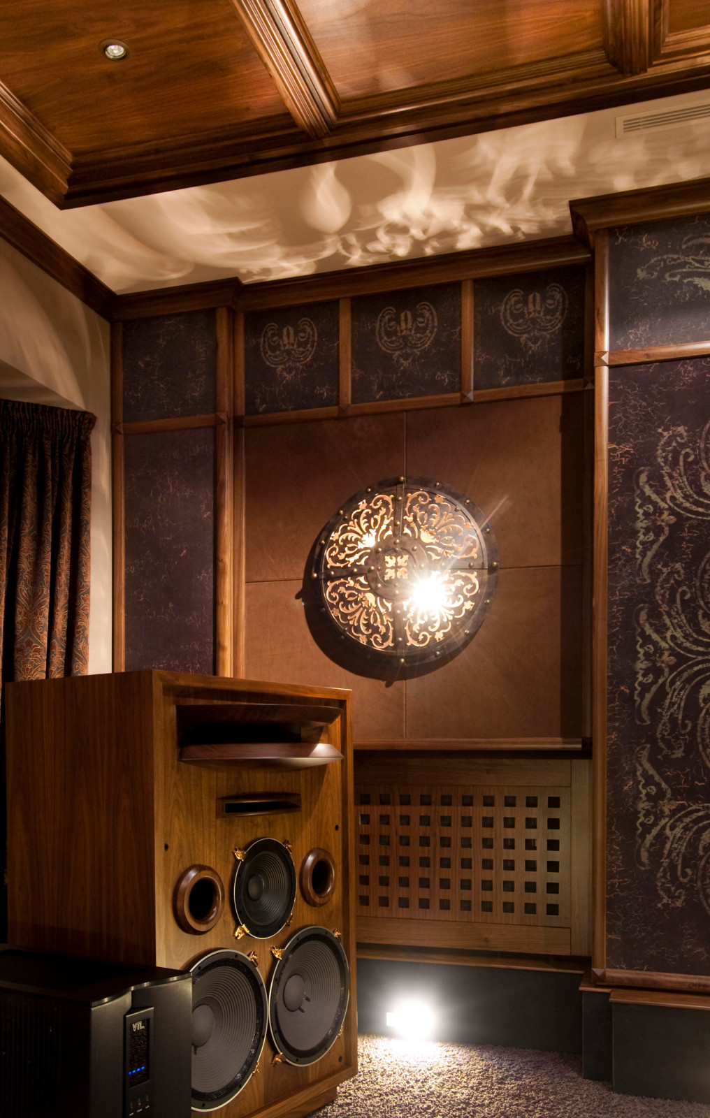 Кинотеатр в частном доме в соавторстве с Анастасией Гавриловой