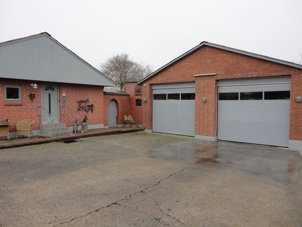 Секционные ворота