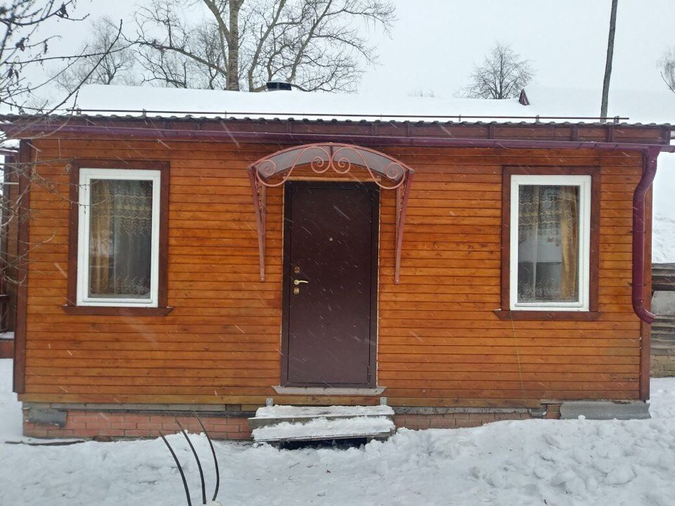 Козырек для дачи