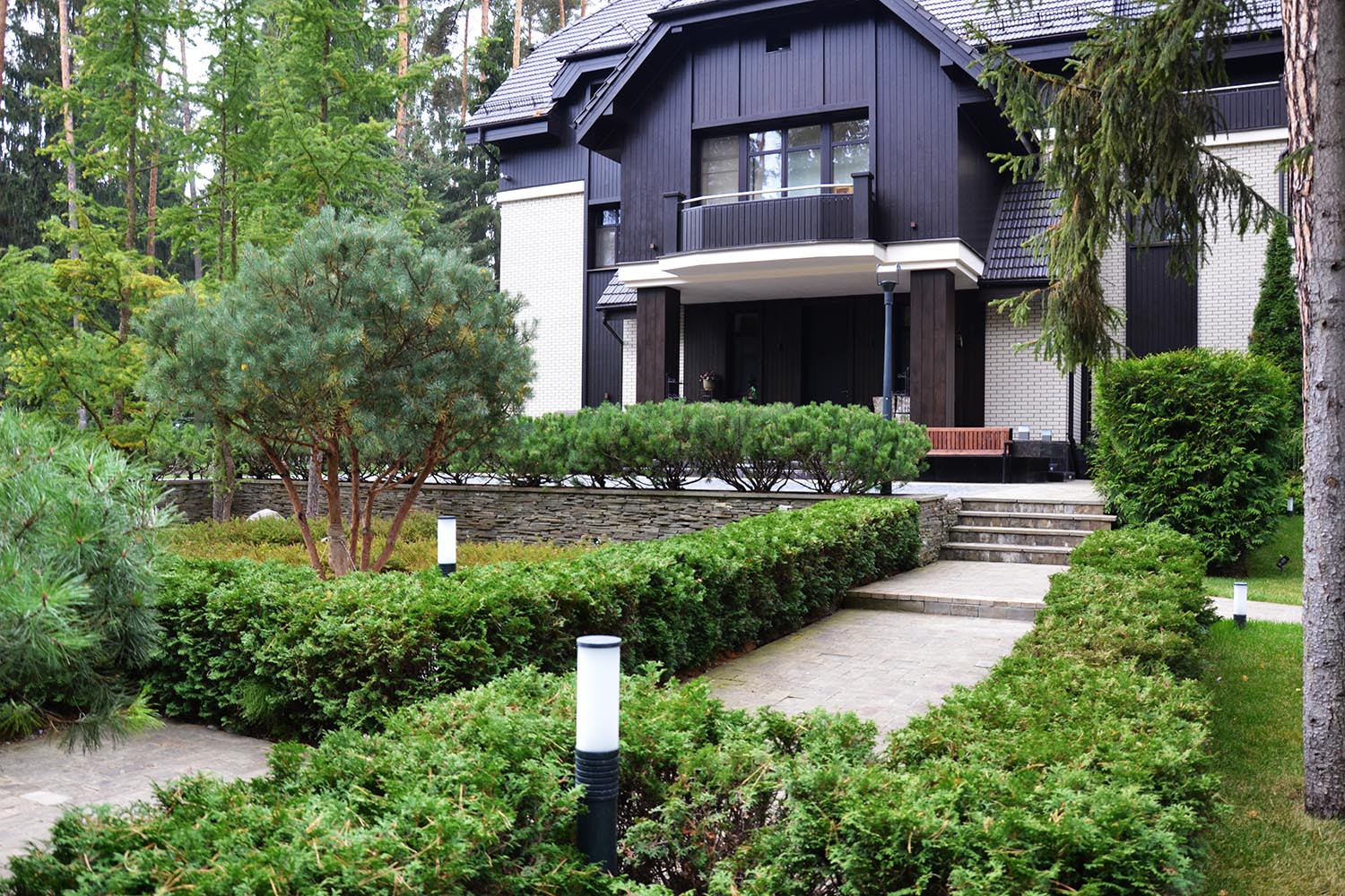 Сад с водоемом в КП " Сосновый Бор"