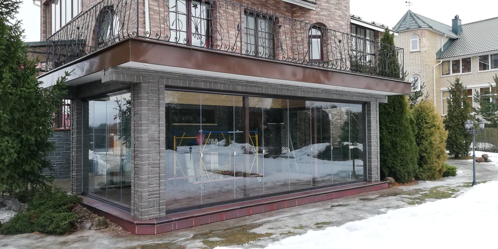 Остекление террасы конструкциями LUMON 7Е и 5.