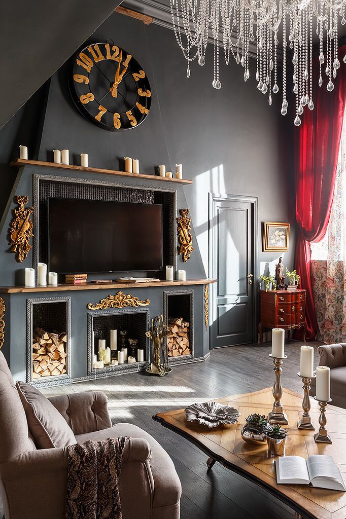 В гостях: Квартира с тёмными стенами в старом Петербурге