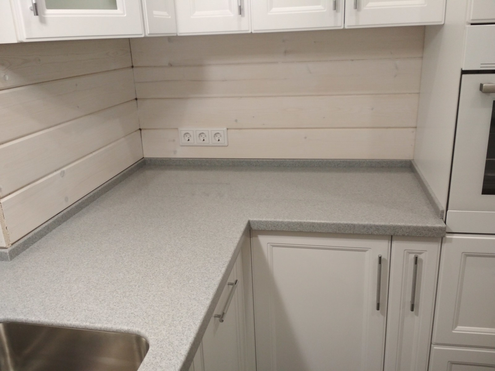 Кухонная столешница из искусственного камня Staron SG420 Sanded Grey