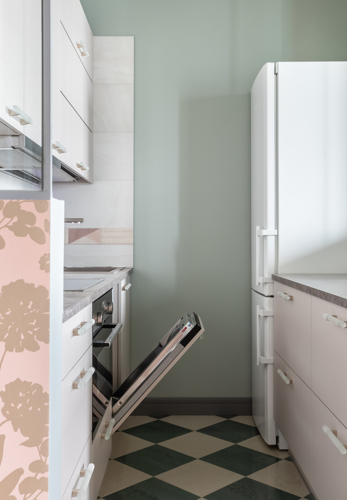 Кухня-аквариум для квартиры студии