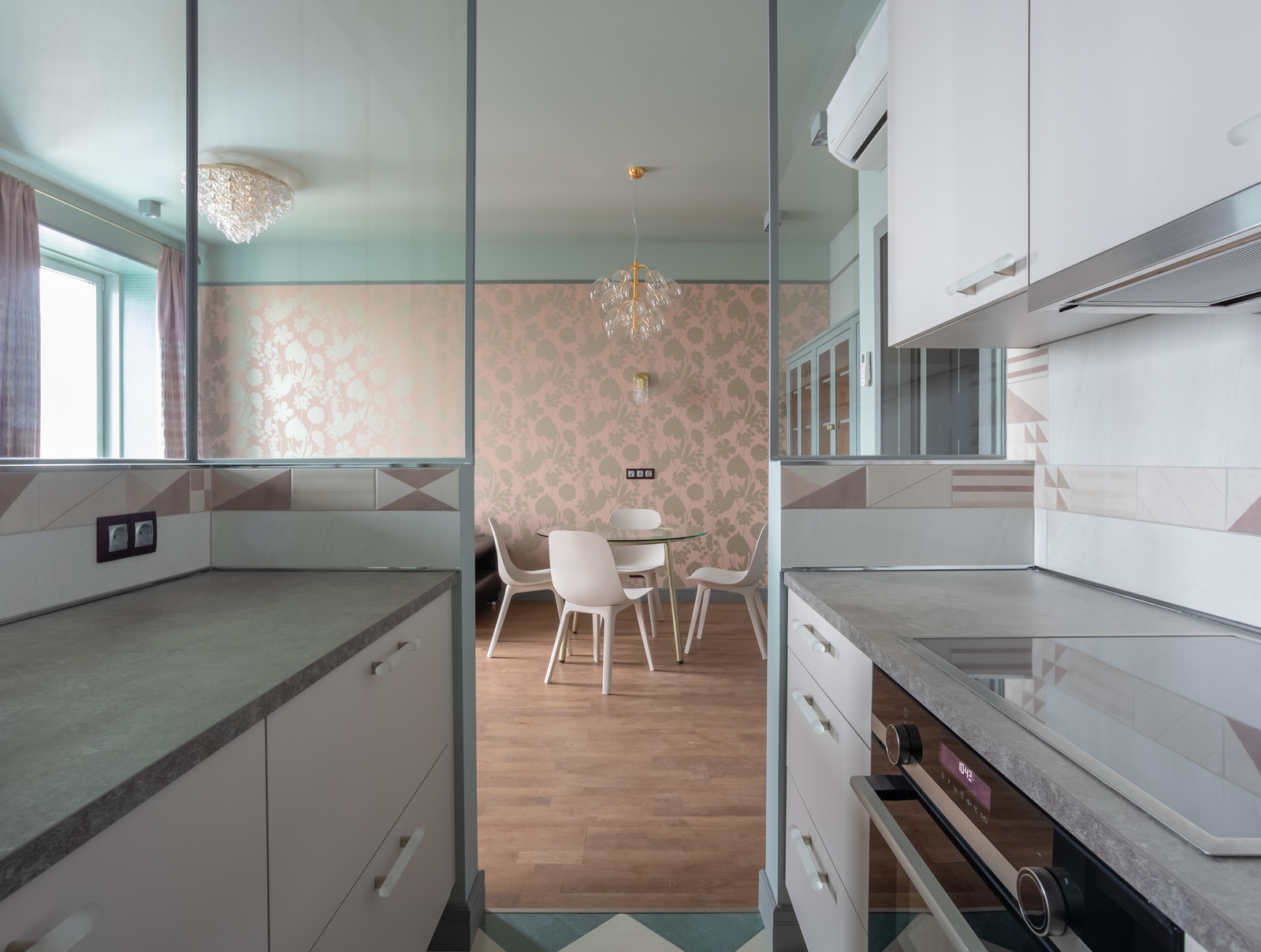 Кухня-аквариум для квартиры студии