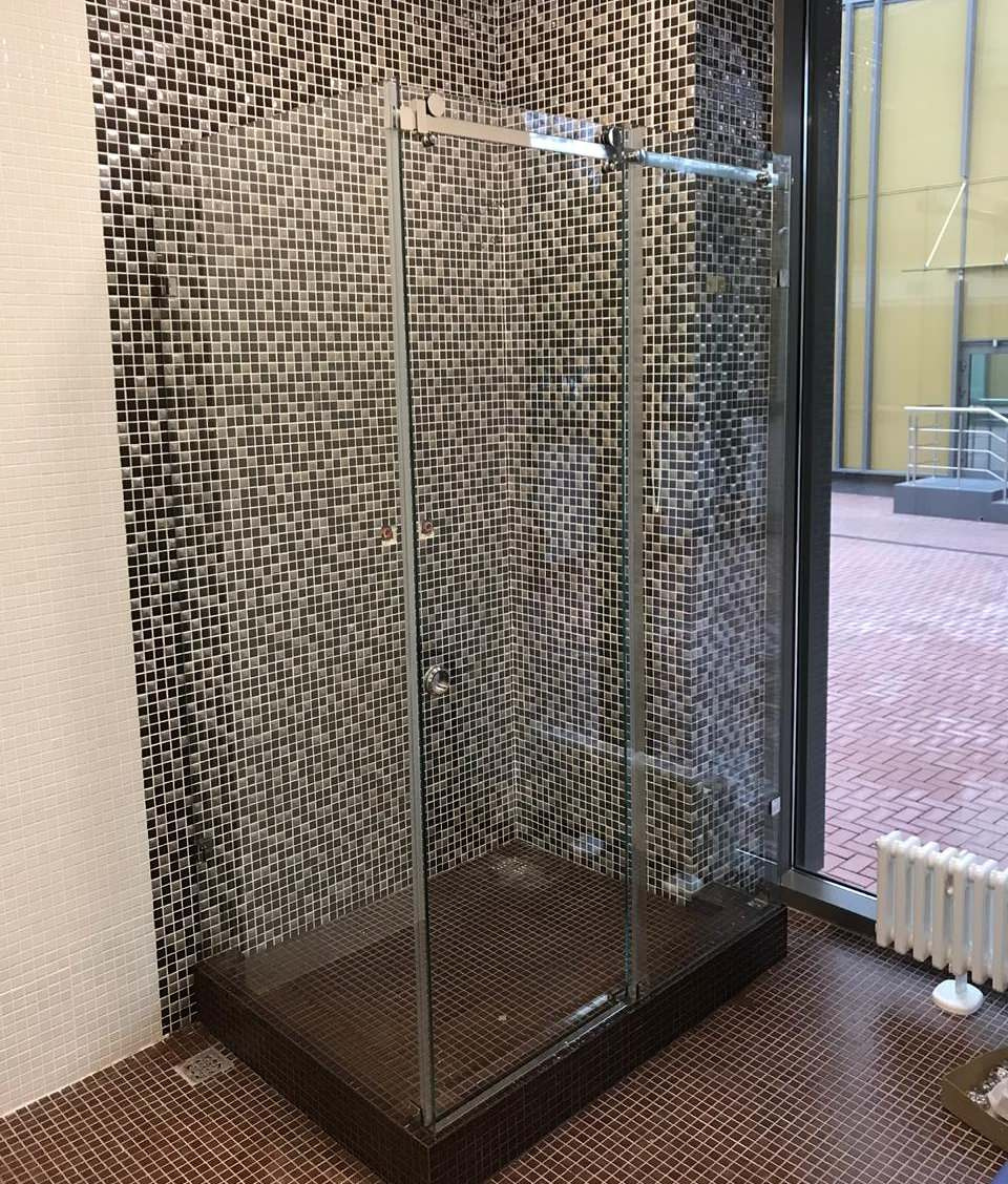 ELROZ GLASS