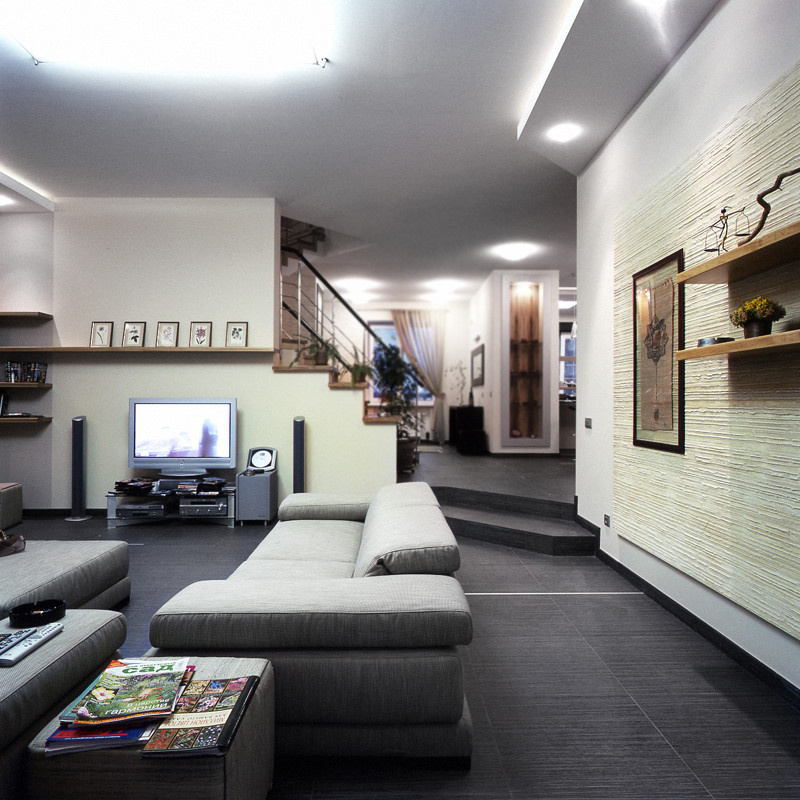 Реконструкция фасада и интерьер загородного дома в Семивраги.