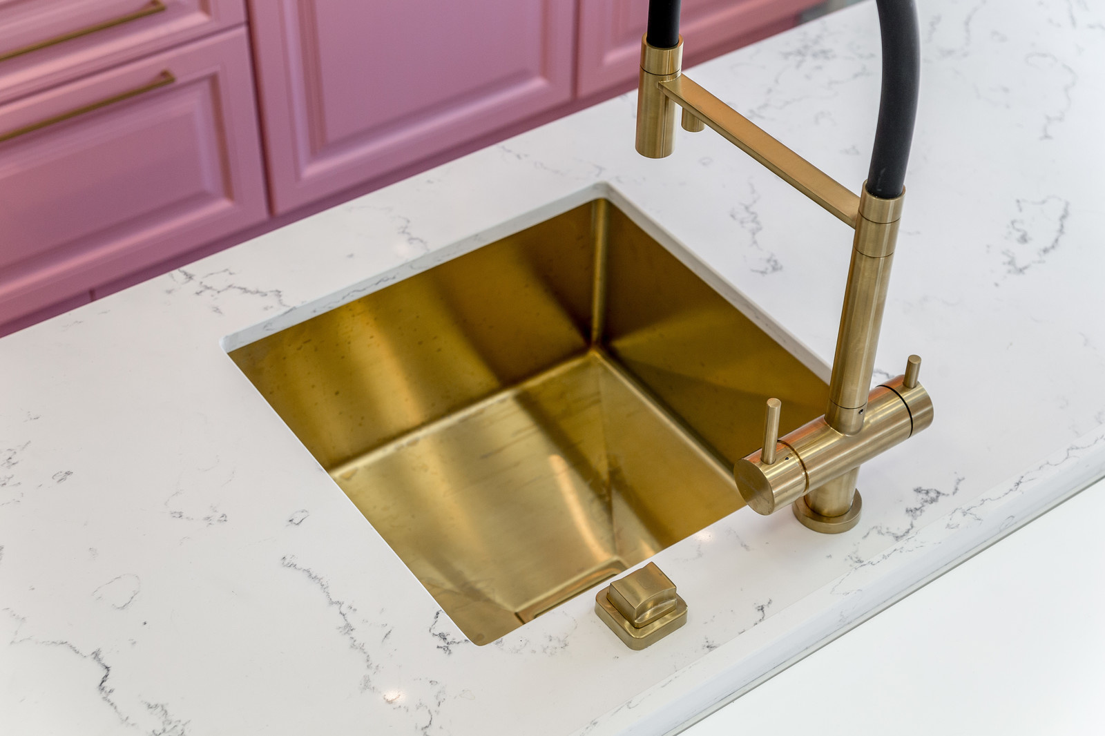 КУХНЯ ПОД САКУРОЙ