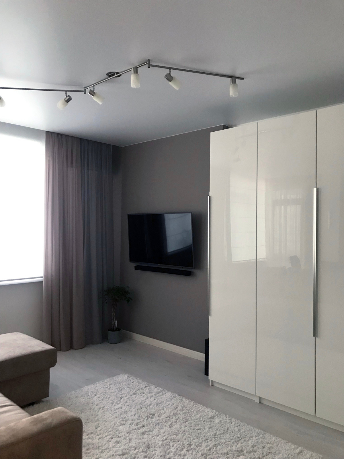 Однокомнатная белая студия