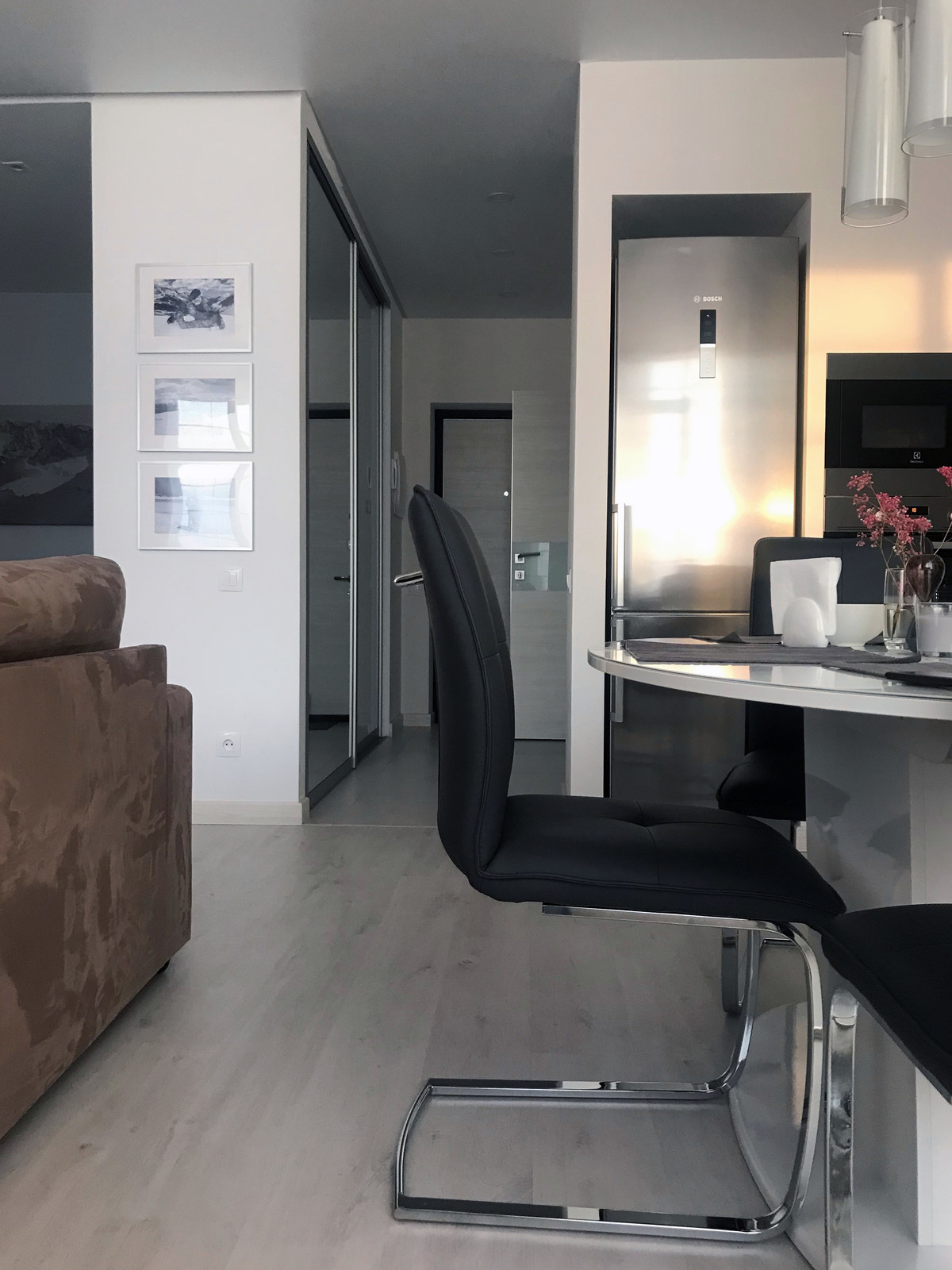 Однокомнатная белая студия