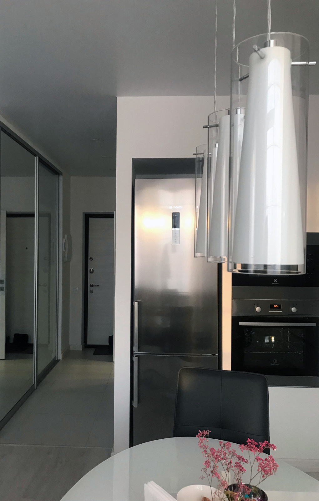 Однокомнатная белая студия