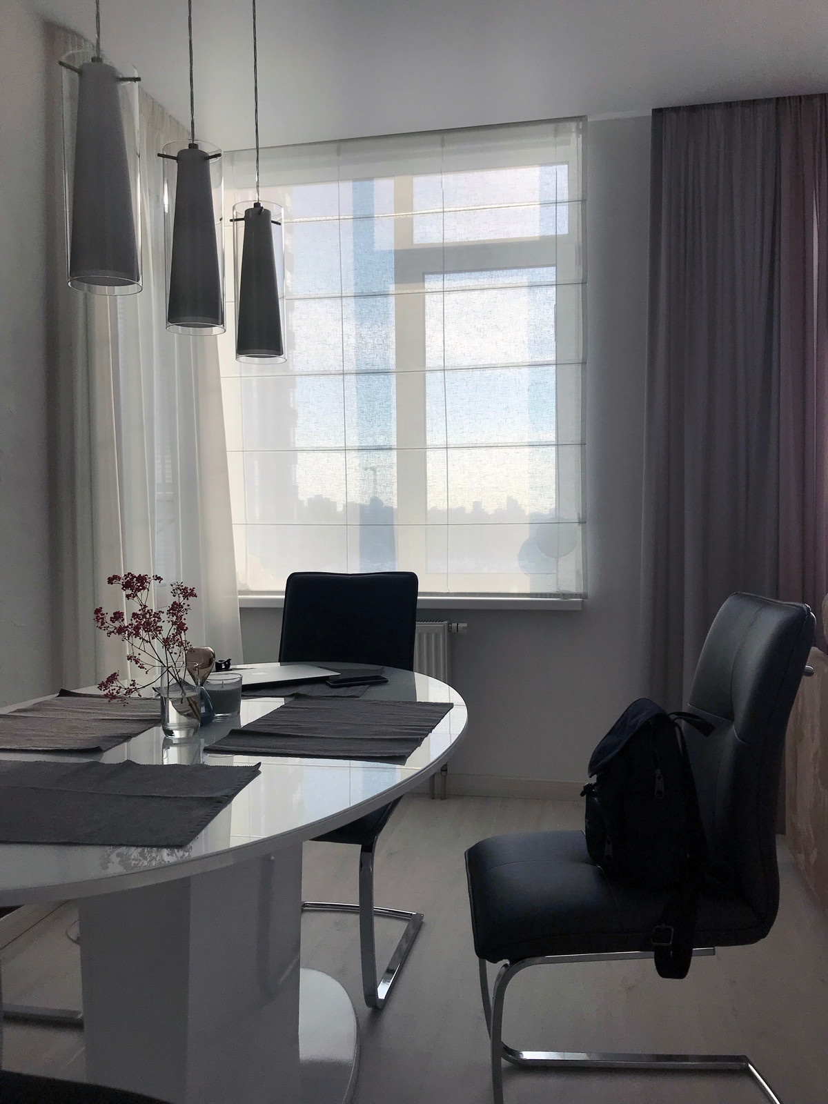 Однокомнатная белая студия