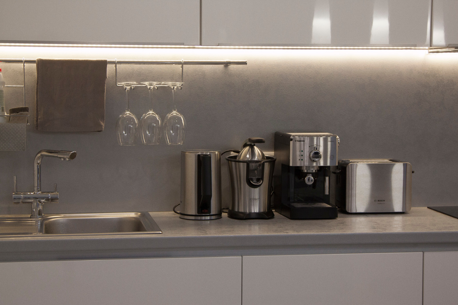 Однокомнатная белая студия