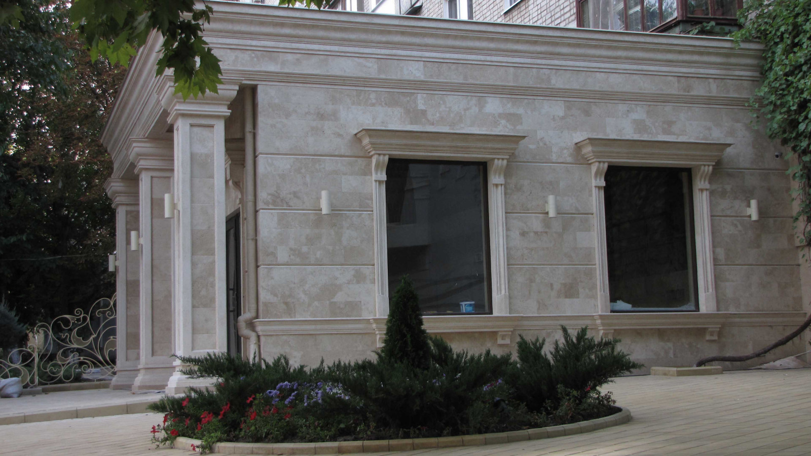 облицовка фасадов травертином из Ирана