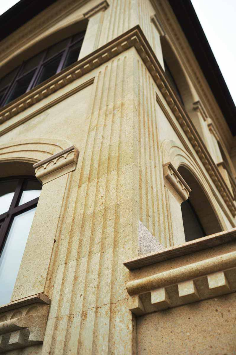 облицовка фасадов травертином из Ирана