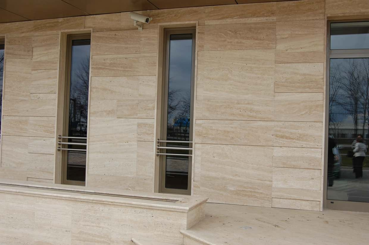 облицовка фасадов травертином из Ирана