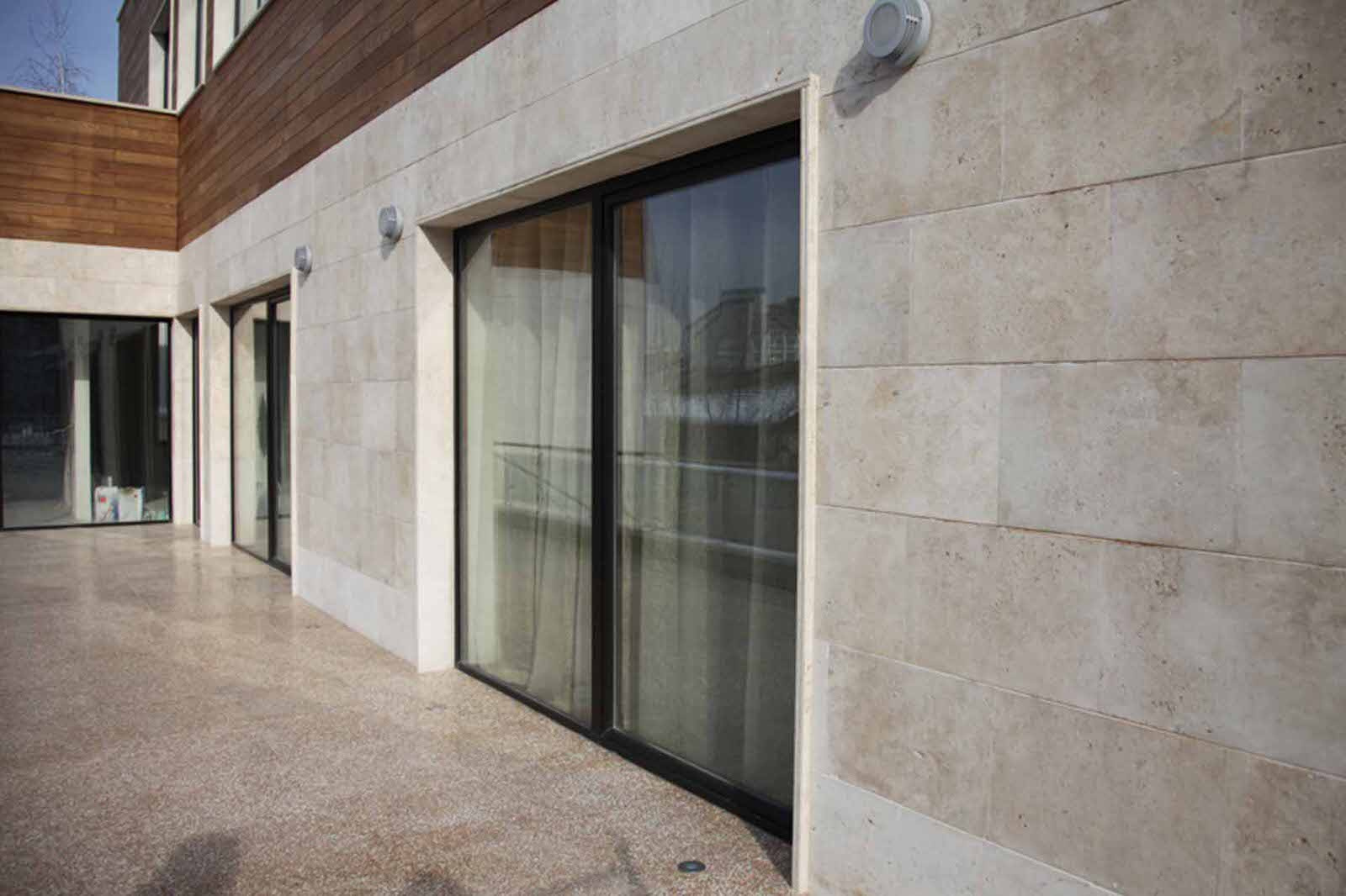 облицовка фасадов травертином из Ирана