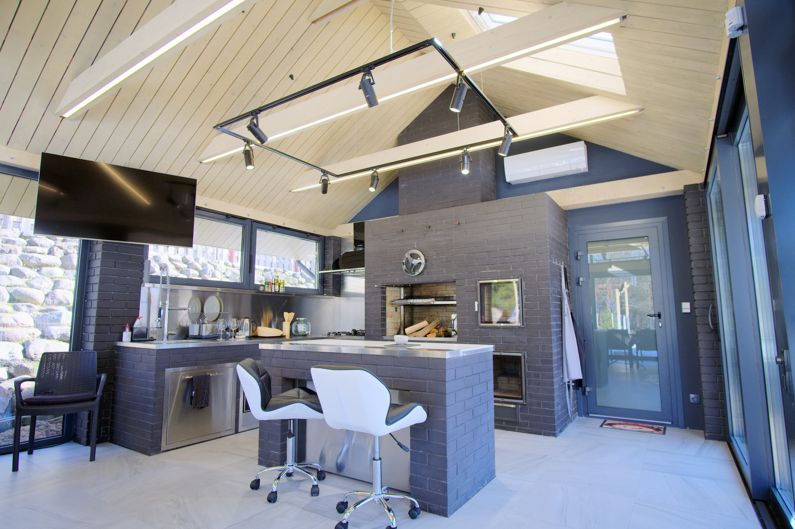 Обложка проекта: Гриль-зона с баней