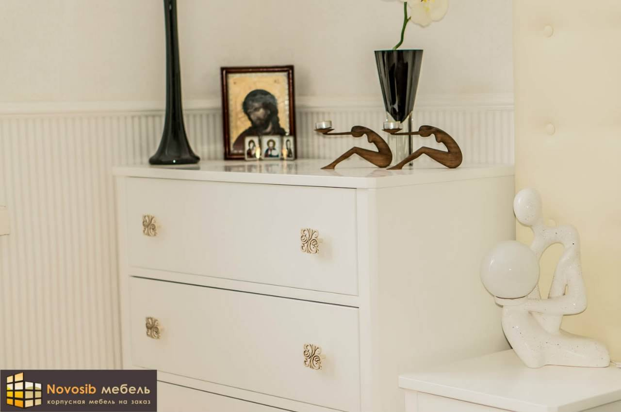 Спальная, крашеная мебель