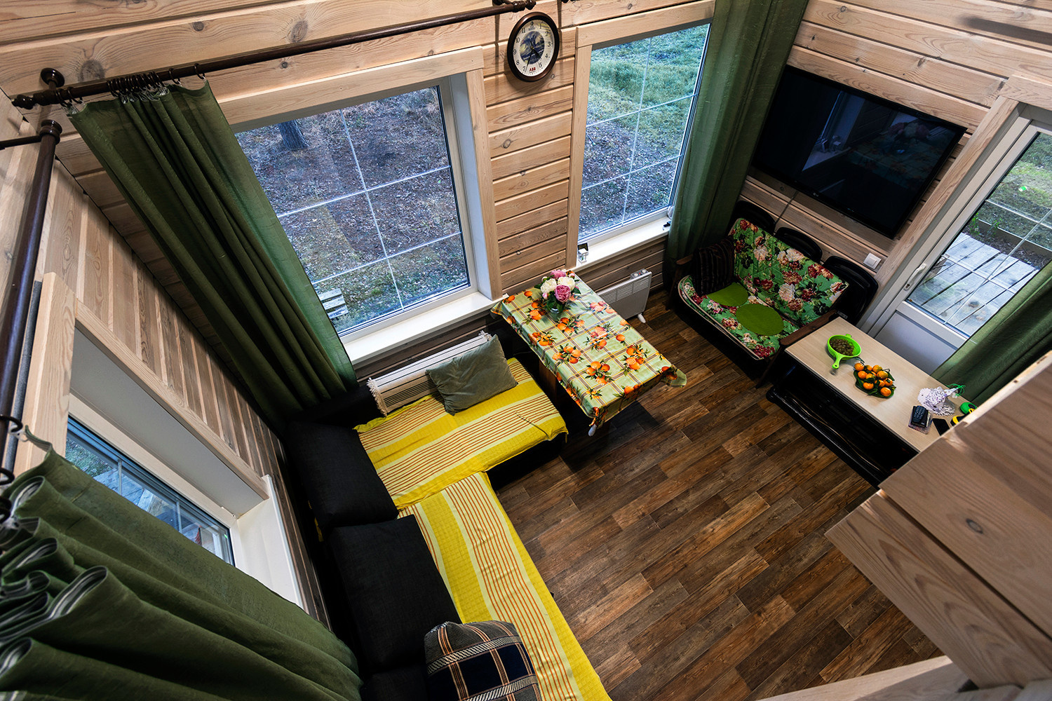 Фоновое изображение профиля Wooden Home