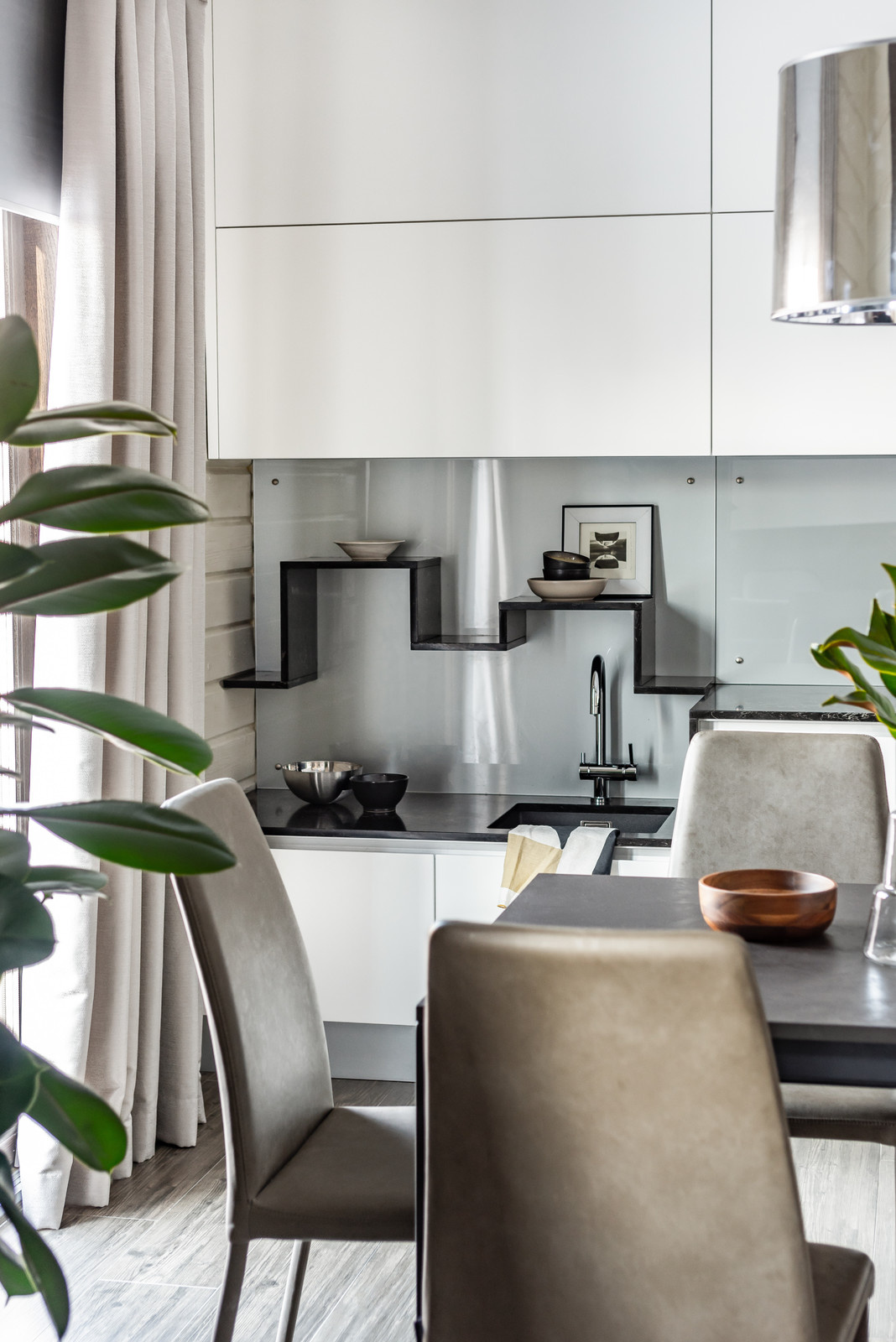 Дом среди берёз