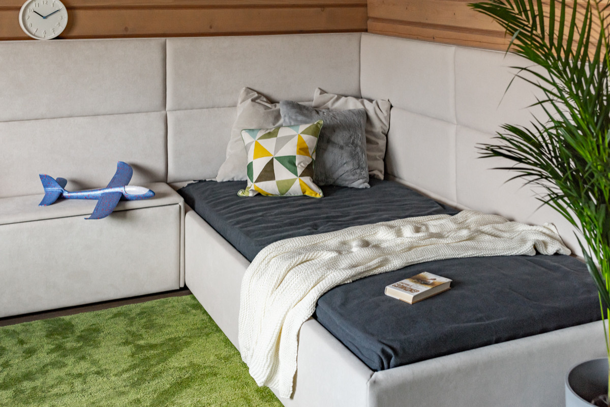 Дом среди берёз