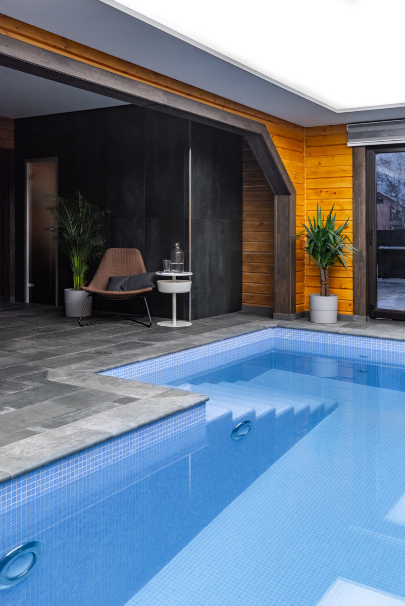 Дом среди берёз