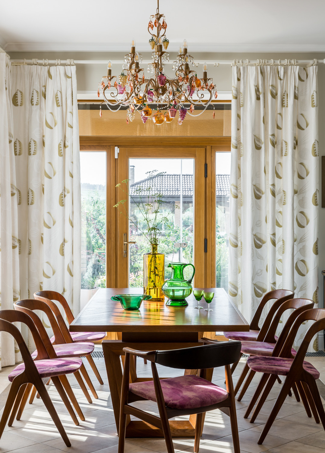 В гостях: Дом у озера — с малиновой гостиной