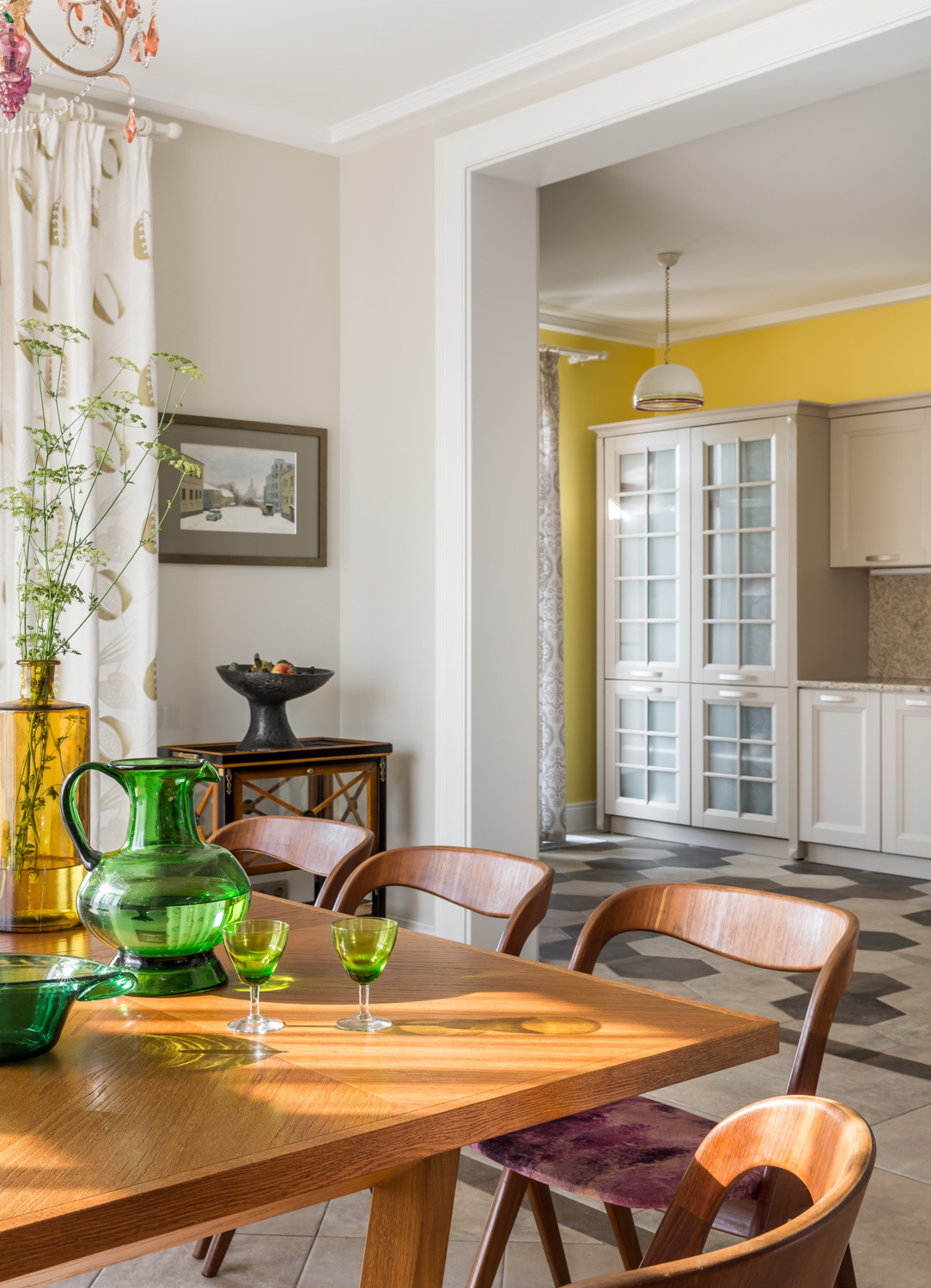 В гостях: Дом у озера — с малиновой гостиной