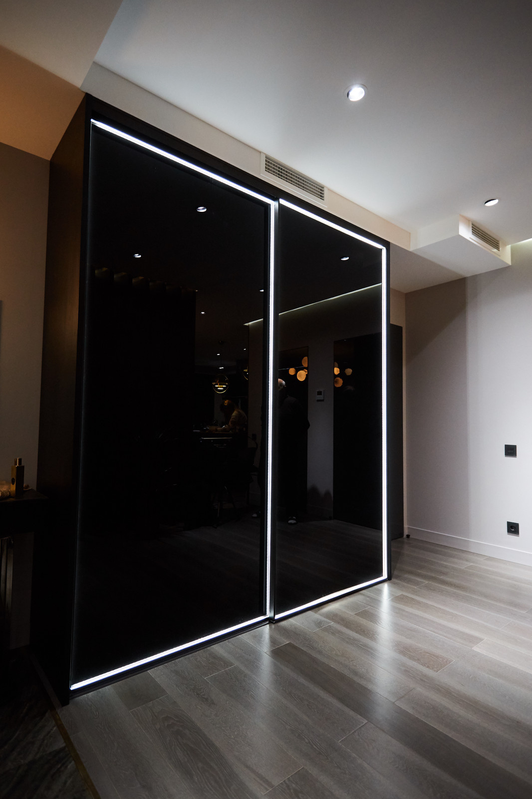 Шкаф-купе raumplus рамка R1200 темная бронза с LED подсветкой