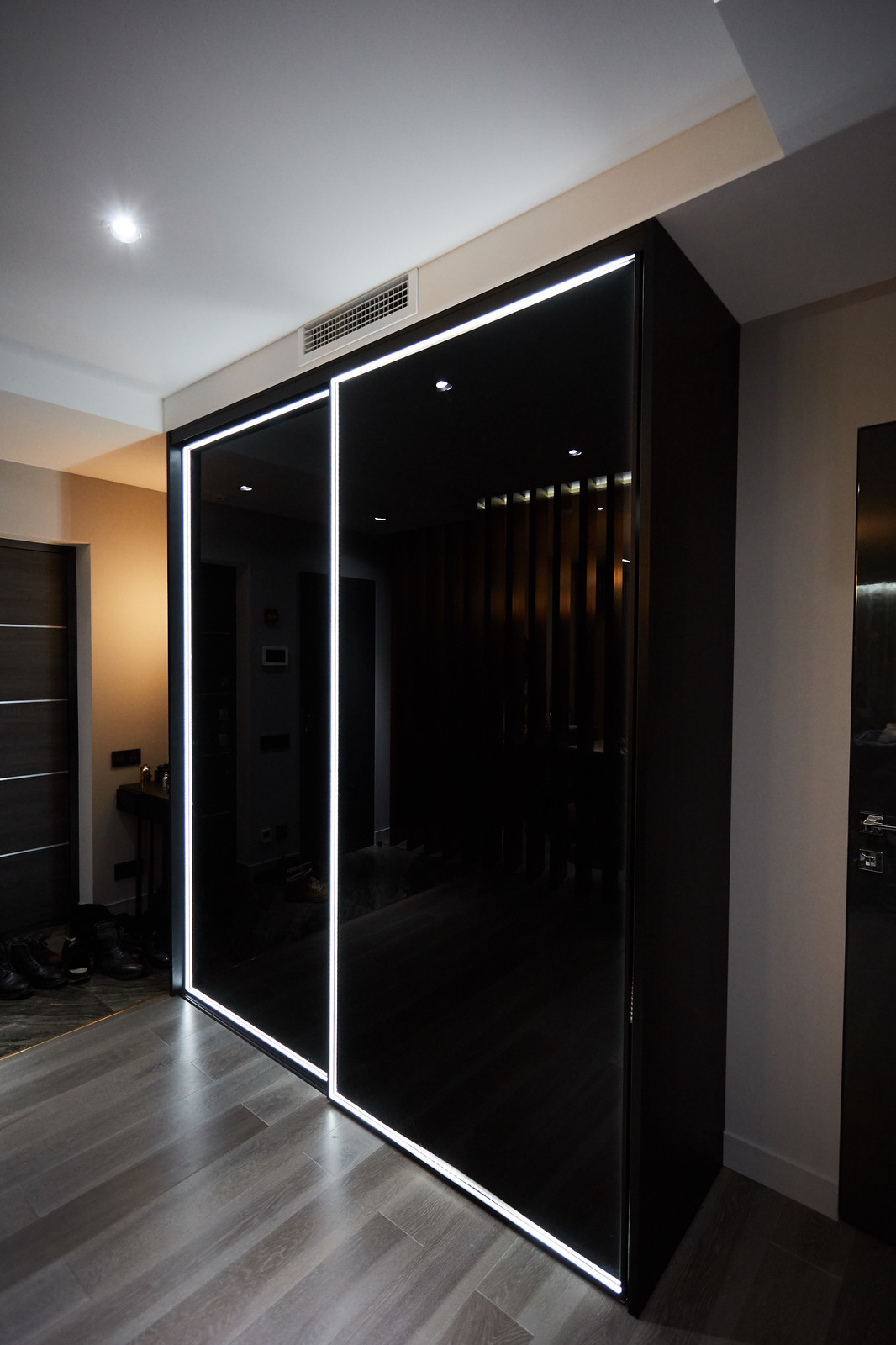Шкаф-купе raumplus рамка R1200 темная бронза с LED подсветкой
