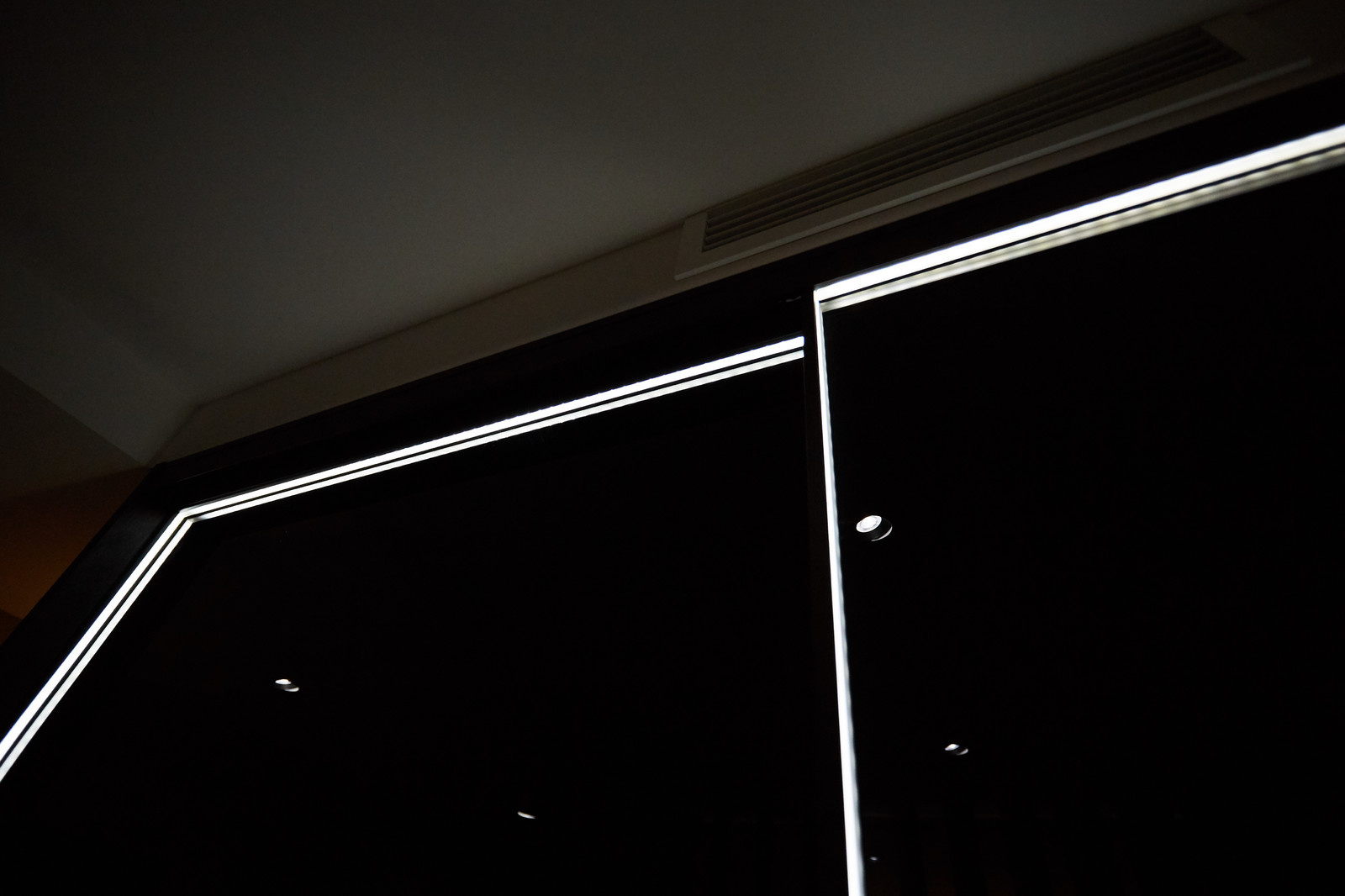 Шкаф-купе raumplus рамка R1200 темная бронза с LED подсветкой
