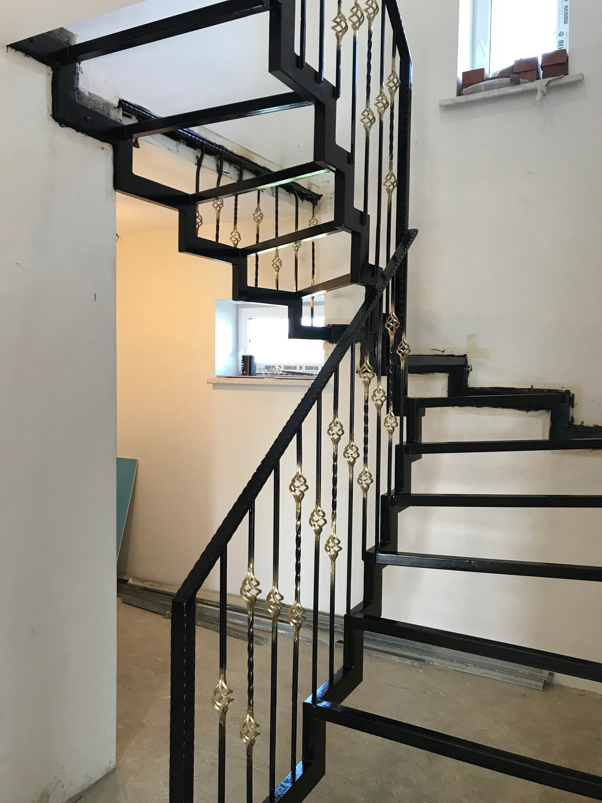 Обложка проекта: Металлическая лестница п. Бобровский