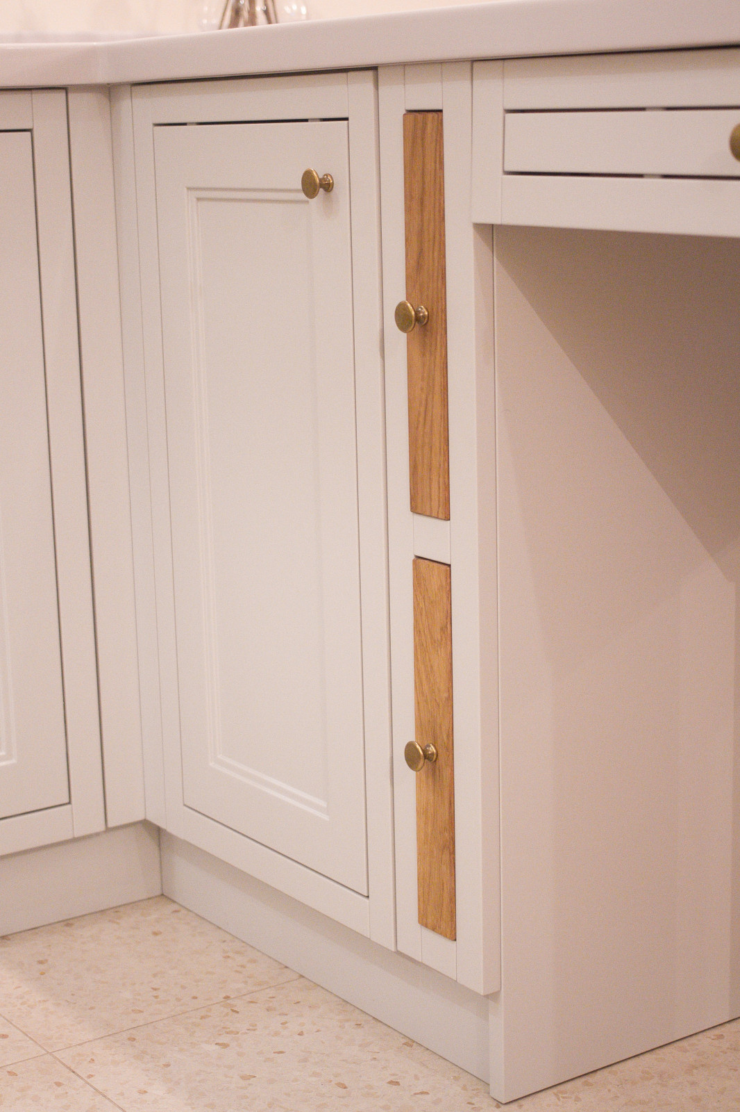 Бело-серая кухня в Москве