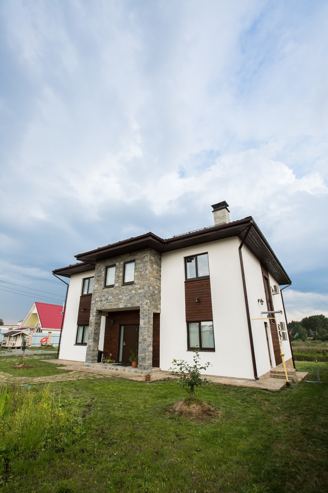 Индивидуальный жилой дом площадью 173 кв.м. с баней на участке