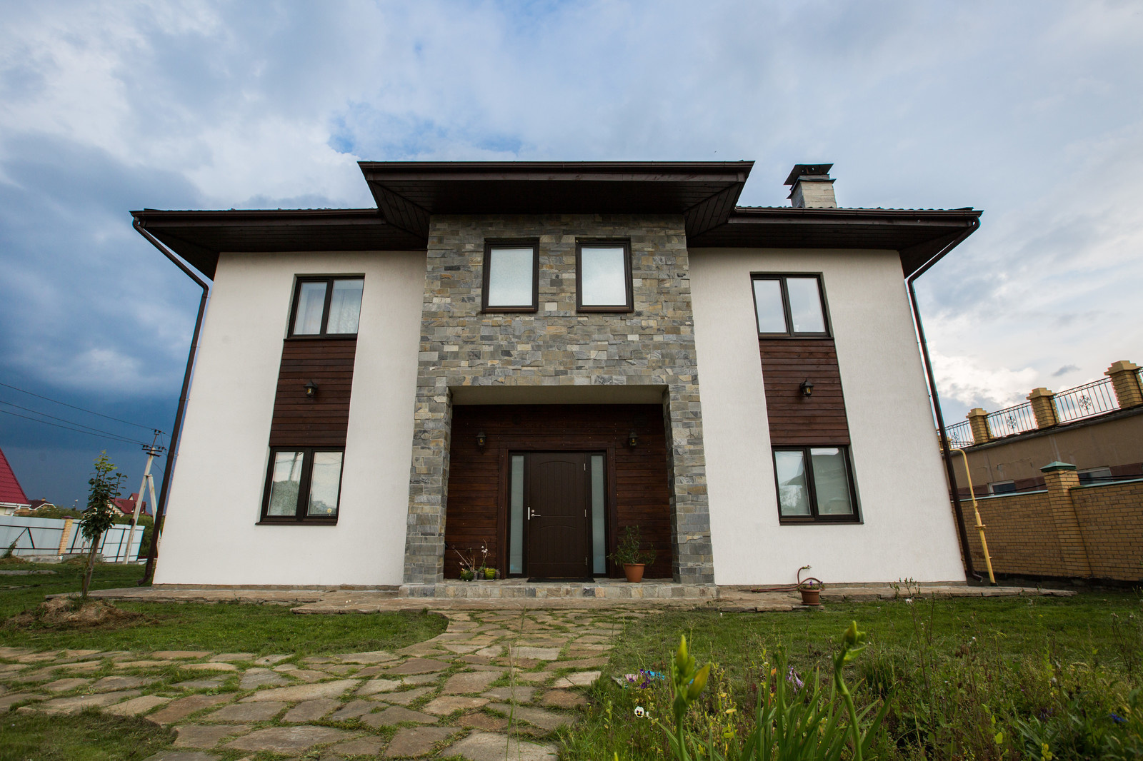 Индивидуальный жилой дом площадью 173 кв.м. с баней на участке