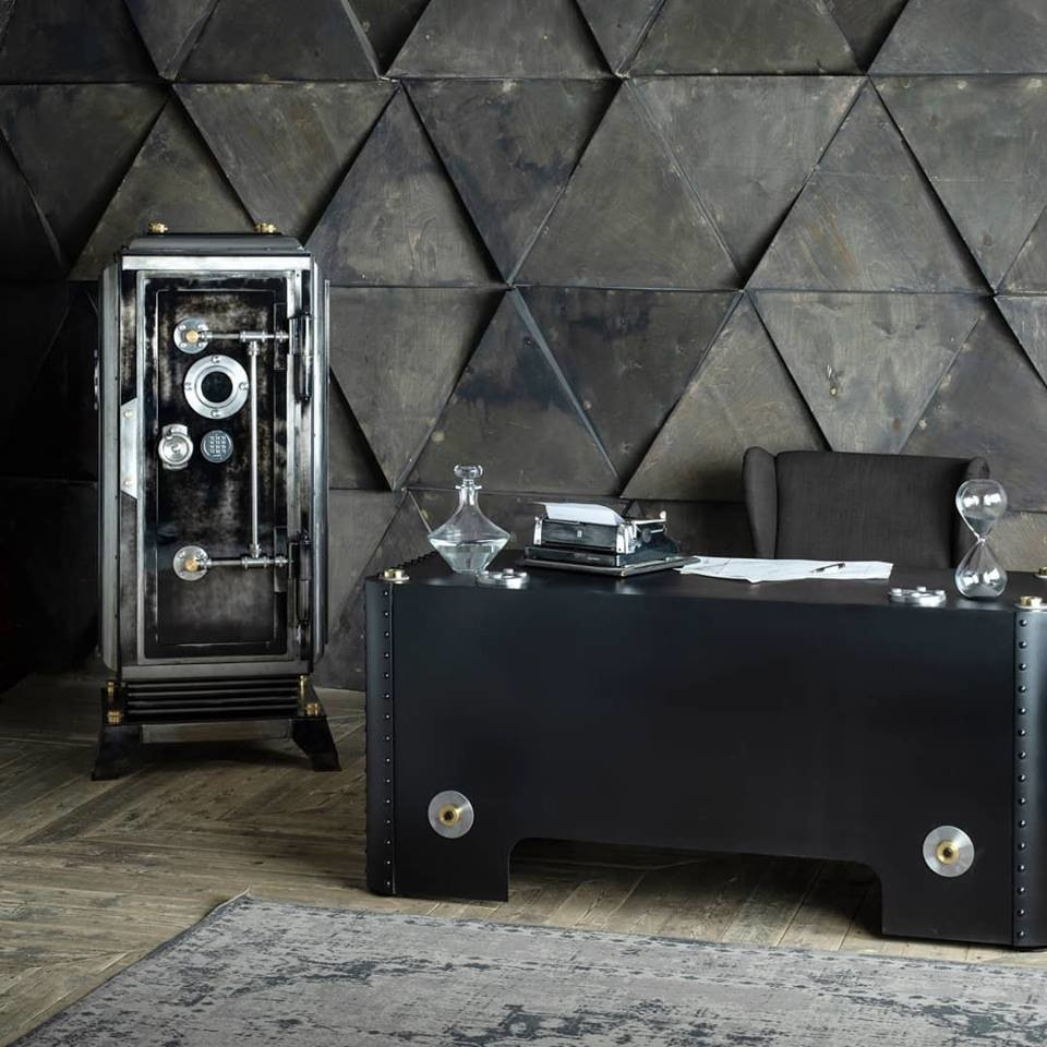 Металлический шкаф