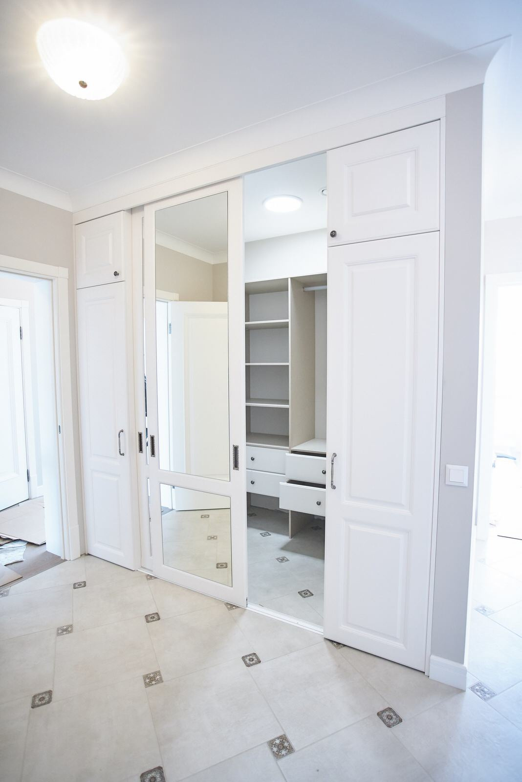 Раздвижные двери-купе raumplus для гардеробной